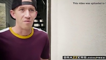 Alexis Fawx和danny D在brazzers的不寻常的就业场景中出演