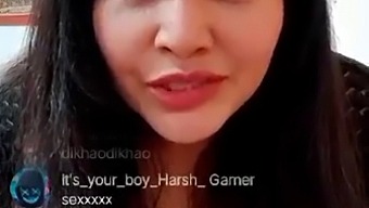 Heiße Indische Milf Rajsi Verma Zeigt Ihre Großen Natürlichen Titten Und Ihren Arsch In Einem Heißen Video
