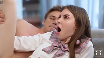 アニメの女の子が射精されるのを見るのは究極のファンタジーです