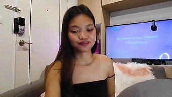 Abby2634 Teases With A Preview Of Her Moistened Private Area On Webcam