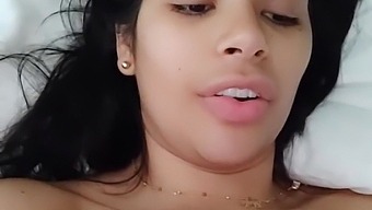Sheila Ortega의 흥분은 그녀의 음부에서 젖음을 이끌어냅니다