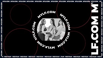 Iç Çamaşırıyla Sıcak Milf, Üvey Oğlunu Web Kamerasında Sıcak Bir Buluşma Için Baştan Çıkarıyor