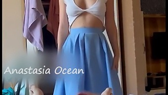 Ele Se Deu Prazer Enquanto Sua Meia-Irmã Experimentava Roupas.