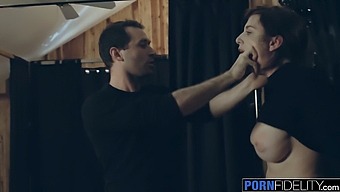 A Beleza Curvilínea Ivy Labelle Em Ação Hardcore Intensa